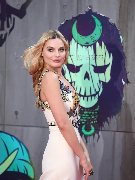 Tersiar kabar Pitt juga terus berusaha merayu Margot untuk bermain beberapa film bersama dirinya. Ini juga salah satu alasan Jolie tidak ingin bermain dengan Margot. (AFP/Bintang.com)