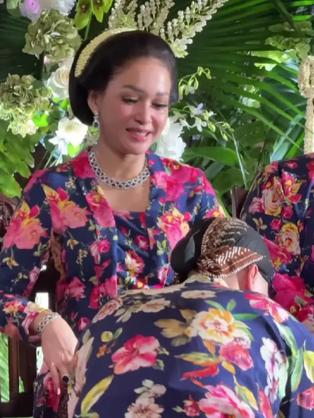 Kalung Maia Estianty pada Siraman Al Ghazali, Simbol Gaya Personal Berkelas (Foto: Instagram @maiaestiantyreal)