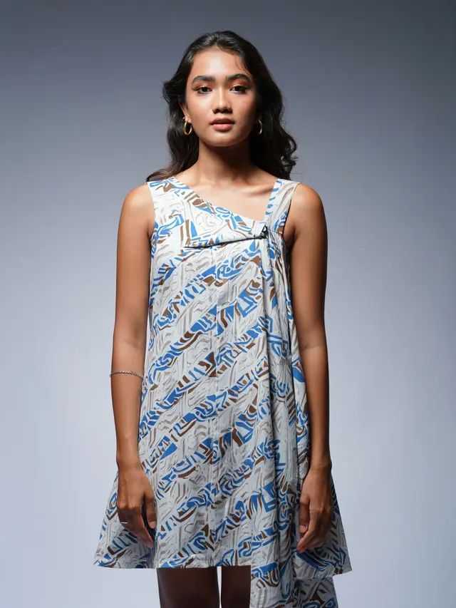 Model Dress Batik Kombinasi (Foto: Reve Art AI)