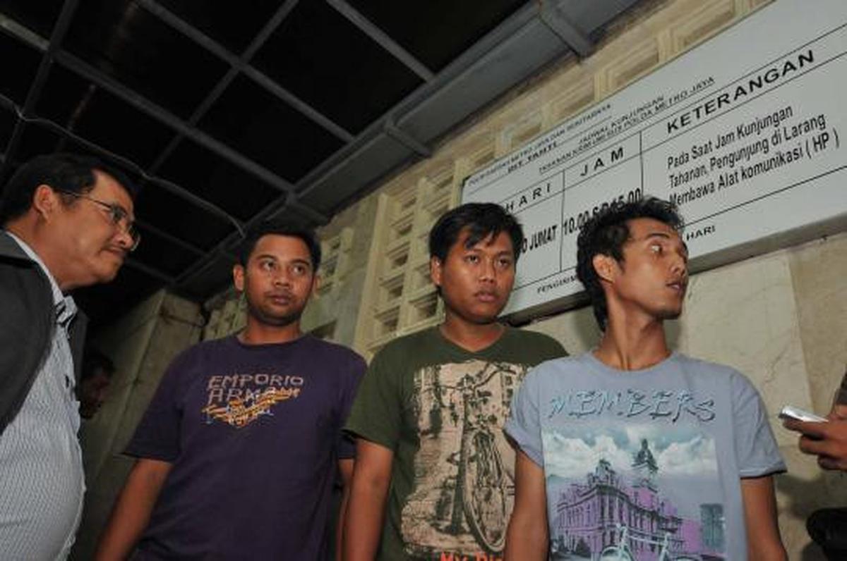Polda bebaskan tiga mahasiswa