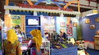 Istri Bupati Banjar gemar pamerkan produk kerajinan dan UMKM setiap daerahnya mengikuti pameran.
