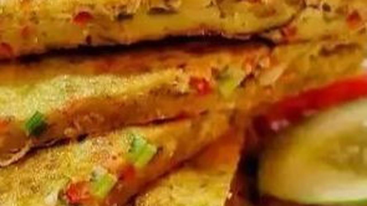 Dari lima resep telur dadar padang di atas mana yang jadi favoritmu? Dijamin rasanya otentik dan akan menghabiskan jatah nasimu. Jangan lupa recook dan rasakan kenikmatan telur dadar padang buatanmu sendiri. Selamat mencoba&nbsp;