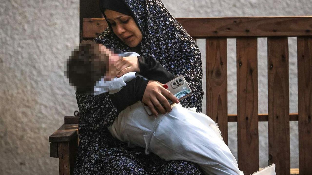Jumlah warga Palestina yang tewas akibat serangan brutal Israel di Jalur Gaza sejak 7 Oktober lalu telah mencapai 20.000 jiwa, menurut pernyataan resmi kantor berita pemerintah yang dikelola Hamas, sebagaimana dilansir Antara, pada 21 Desember 2023.