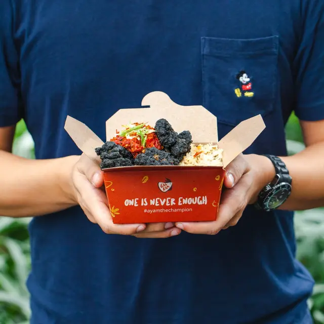 Brand kuliner lokal Gaaram, yang menyajikan olahan ayam dengan berbahan dasar Charcoal