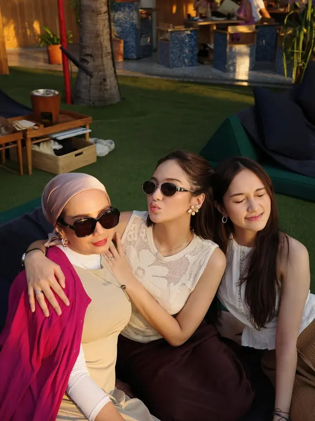 6 Potret Kedekatan Salshabilla Adriani dengan Sang Ibunda, Selalu Beri Dukungan