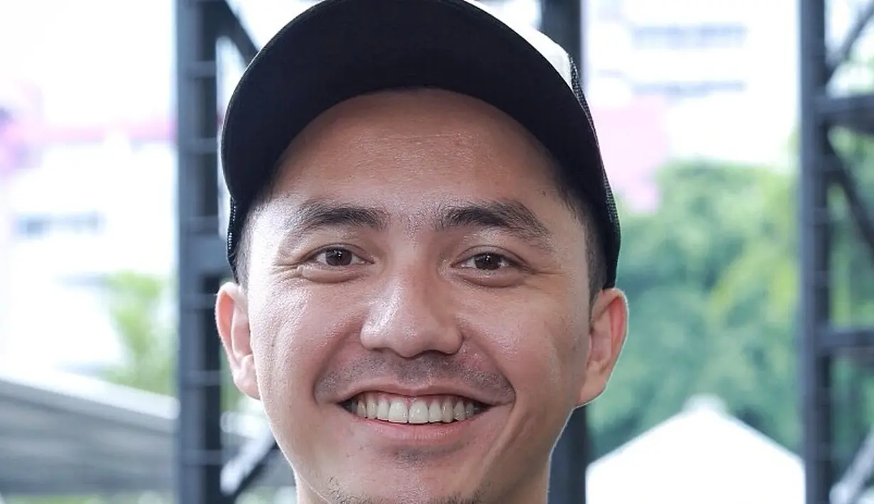 Omesh dan istri mengaku rutin mengendarai sepeda motor. Begitu juga saat dirinya akan melakukan touring ke Yogyakarta. Bersama artis lain yang gemar mengendarai motor gede. (Galih W. Satria/Bintang.com)