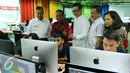 Ketua Umum HIPMI Bahlil Lahadalia (kemeja merah) meninjau aktivitas kerja Mataharimall.com di Jakarta, Kamis (19/5/2016). (Liputan6.com/Angga Yuniar)