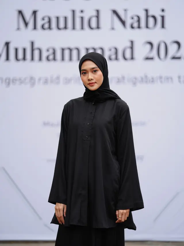 Abaya polos untuk pengajian Maulid Nabi (Foto: AI)