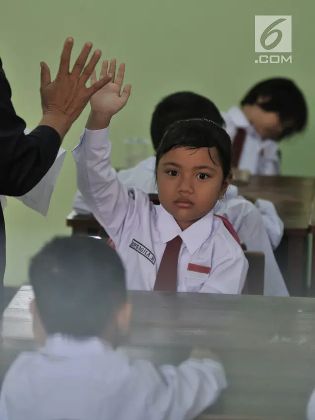 Hari Pertama Sekolah