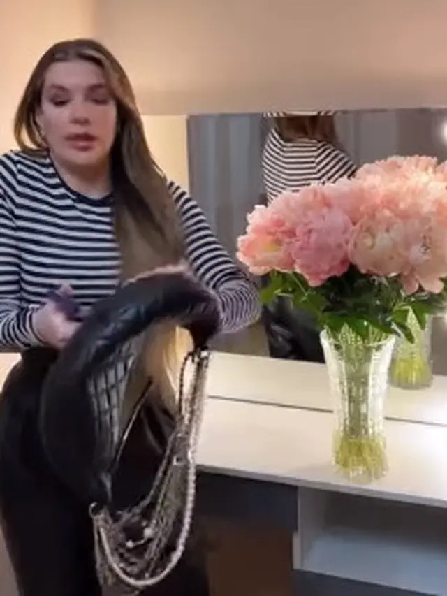 Sosialita hingga Influencer Rusia Ramai-Ramai Gunting Tas Chanel