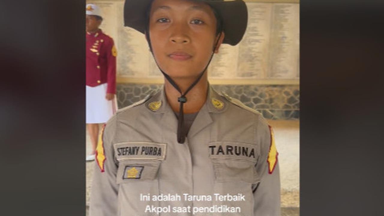 "Untuk kedua orangtua semoga sehat selalu untuk Ibu. Lalu, untuk Ayah semoga ditempatkan di sisi terbaik dari Tuhan. Saya sendiri semoga bisa menjadi kebanggaan orangtua saya sendiri," ujar Stefany.<br>
