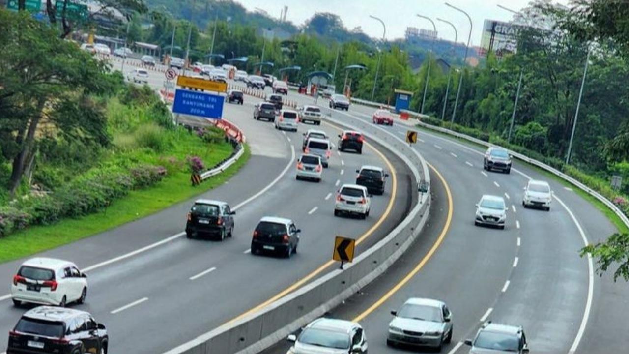 Libur Panjang Waisak, Lonjakan Kendaraan Keluar Jabodetabek Mayoritas ke Arah Jawa dan Bandung
