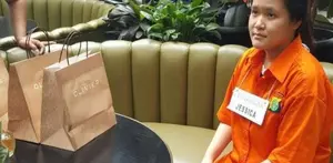 Keluarga Jessica Wongso menyerahkan perkembangan kasus ini kepada kuasa hukumnya. Lalu pada hari ini, Selasa (09/02/2016) Imelda Wongso, Ibunda dari Jessica Wongso mengunjungi putrinya untuk membawakan beberapa pakaian ganti dan makanan.