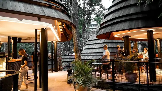 Menyesap Kopi Gulali di Kafe Tepi Sungai Ubud Bali