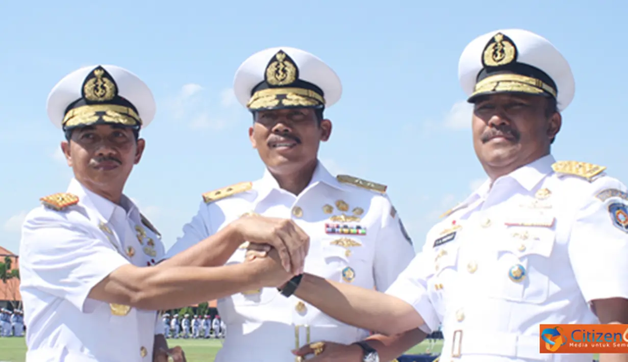 Citizen6, Surabaya: Laksma TNI Yayat Achmad Hadirat selanjutnya akan menempati  jabatan baru sebagai Wadan Seskoal Jakarta. Sementara penggantinya, Aswad resmi menjabat Dankodikopsla Kobangdikal. (Pengirim: Penkobangdikal).