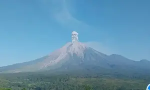 Ilustrasi Gunung Semeru Erupsi. (Istimewa).