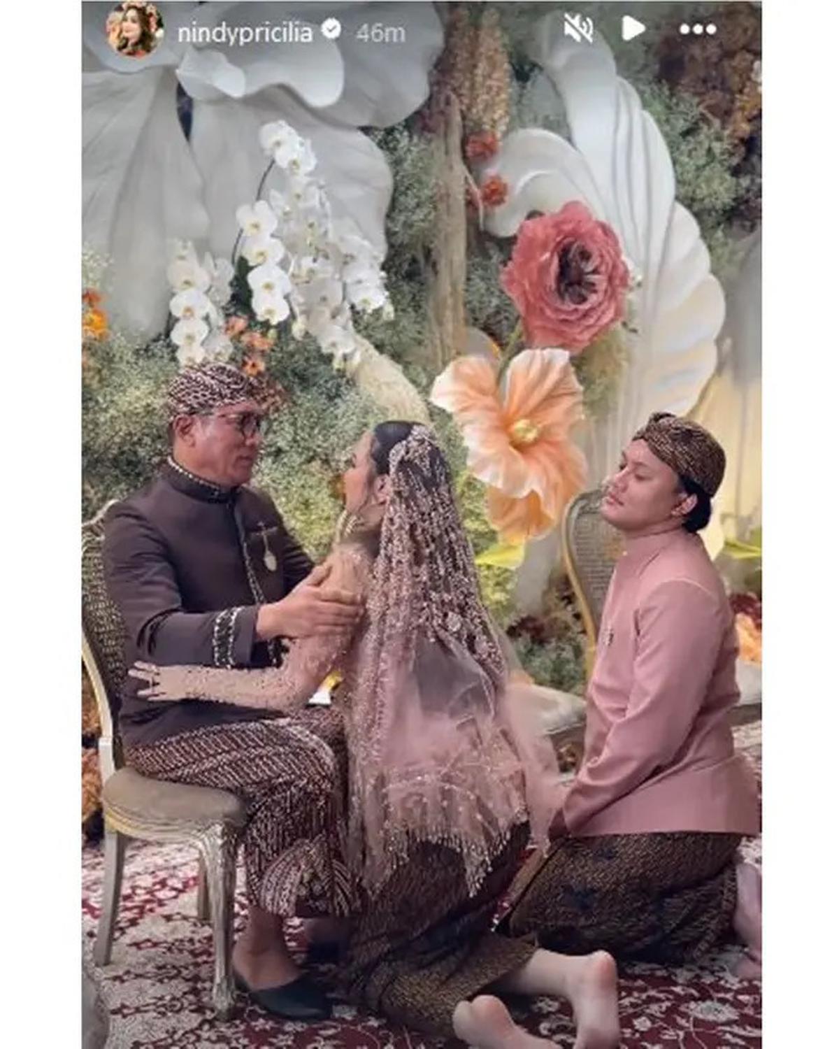 6 Potret Pengajian 7 Bulan Kehamilan Mahalini, Bumil Menawan Pakai Kebaya