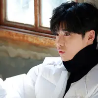 Sebagai seorang aktor, Lee Jong Suk kerap memantau perkembangan dalam dirinya. Belakangan ini ia kecewa lantaran menurutnya tidak ada perkembangan yang signifikan terhadap kemampuannya berakting. (Instagram/jongsuk0206)