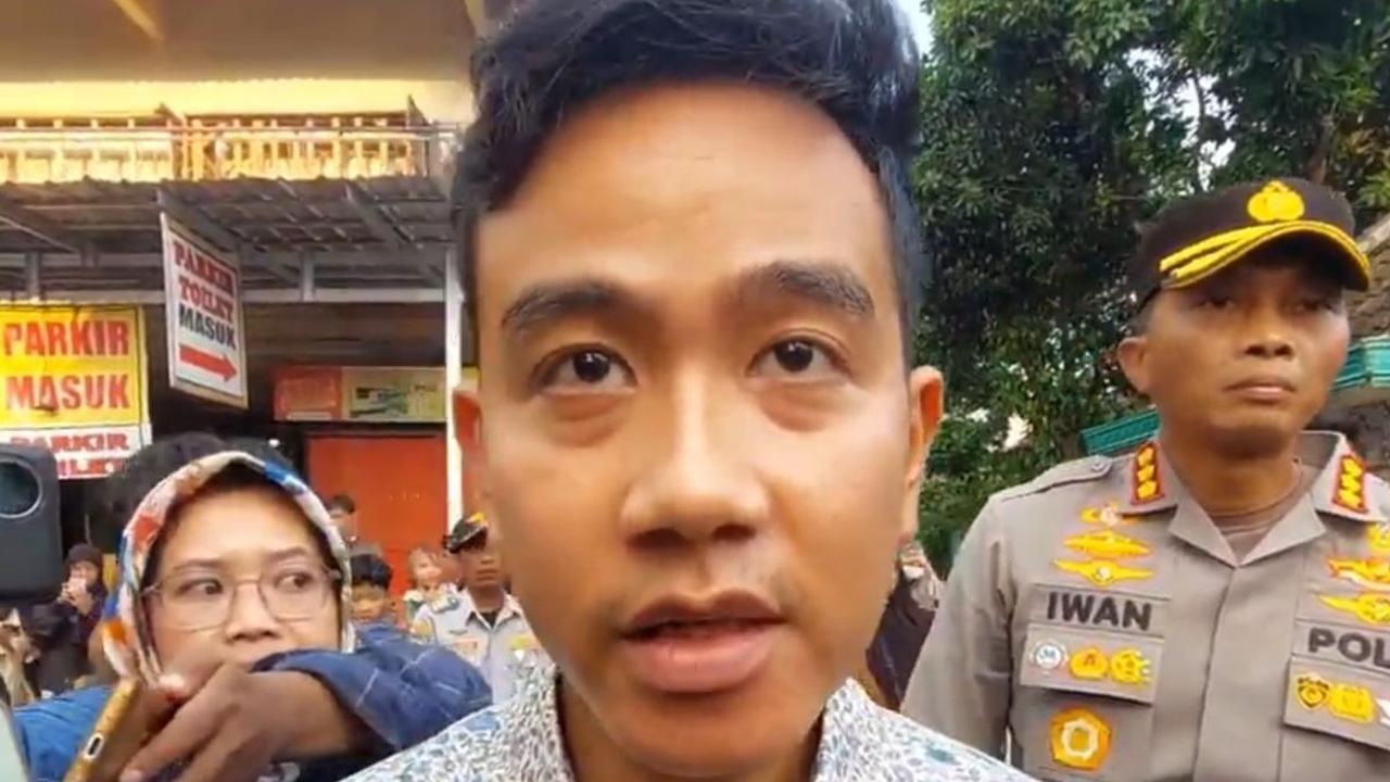 Ditanya nama partai di luar KIM yang akan bergabung, Gibran enggan menjawab.<br>