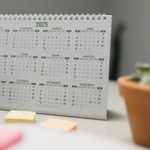 Ilustrasi kalender 2025. (Photo by Matheus Bertelli on Pexels)