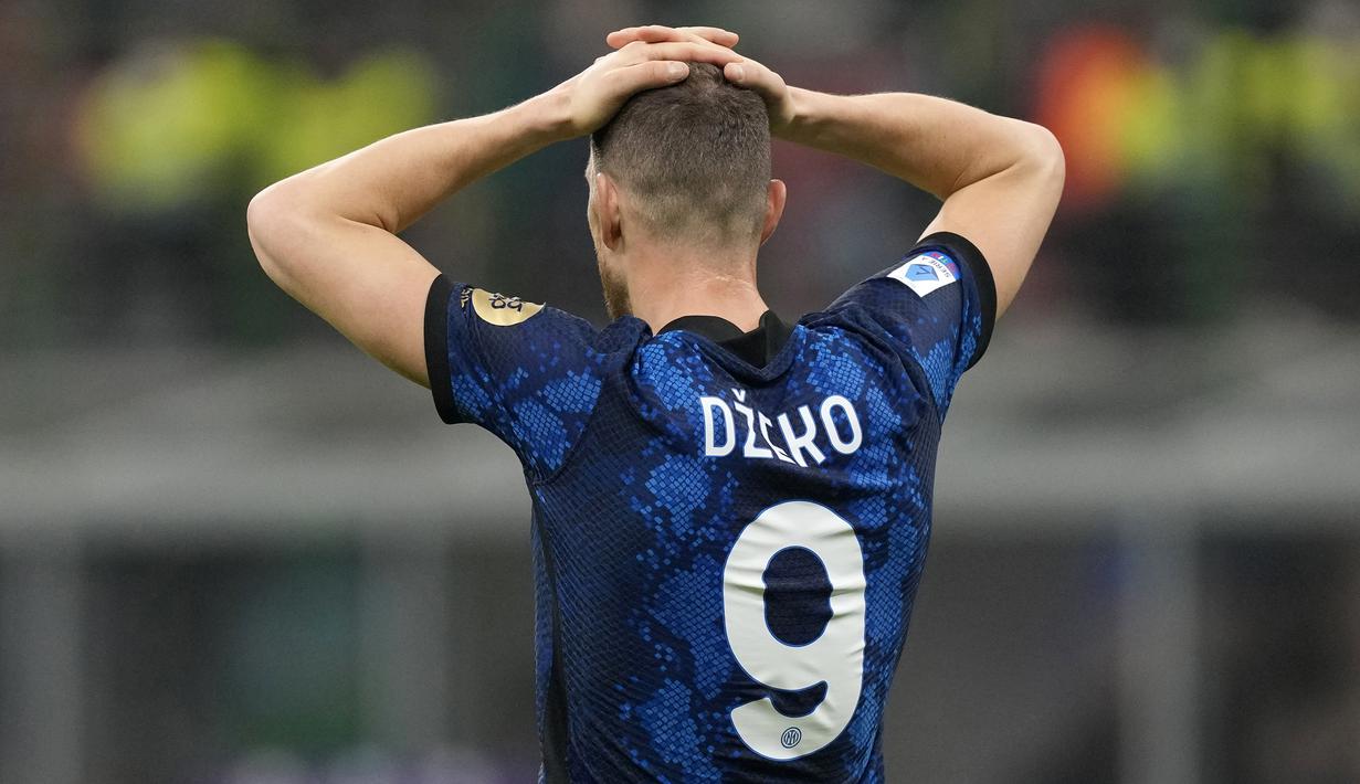 Dengan kekalahan ini, Edin Dzeko dan kawan-kawan masih tertahan di posisi kedua klasemen sementara dngan 54 poin dan gagal mengkudeta AC Milan dari puncak klasemen dengan koleksi 56 poin. (AP/Antonio Calanni)