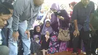 Pemakaman Amel di TPU Jatisari Bekasi (Fernando Purba/Liputan6.com)
