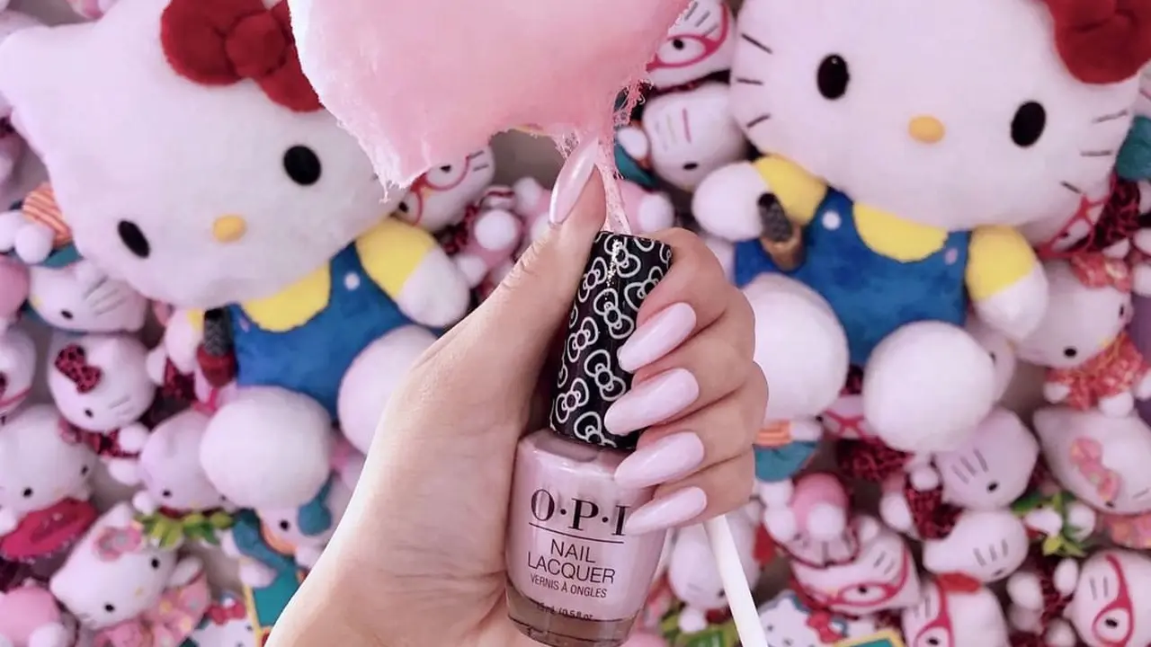 Menikmati Liburan dengan Tampil Manis dan Menggemaskan dengan Cat Kuku Hello Kitty