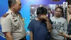 Seorang maling memberi salam sebelum mencuri rumah. Modus ini untuk mengetahui rumah tersebut kosong atau tidak.