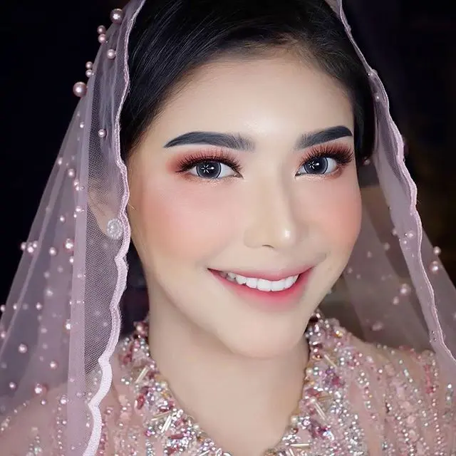 7 Potret Rica Andriani Saat Pakai Hijab Ini Makin Menawan