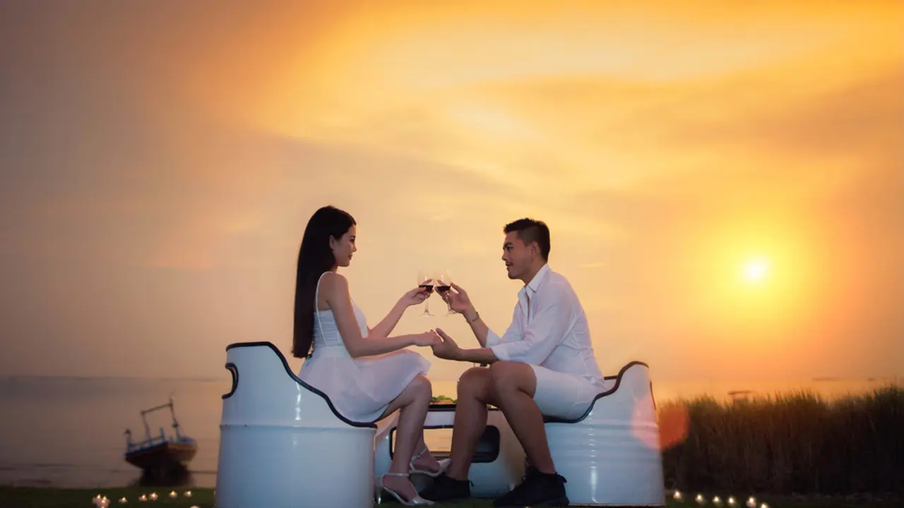 Sambut Valentine dengan Romantic Dinner bareng Pasangan, Bikin Dia Takjub dengan Perhiasan berlian Ini