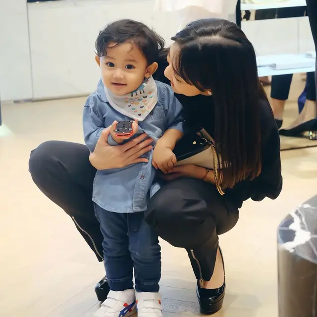 Momen-momen Ririn Dwi Ariyanti Mengasuh Anak