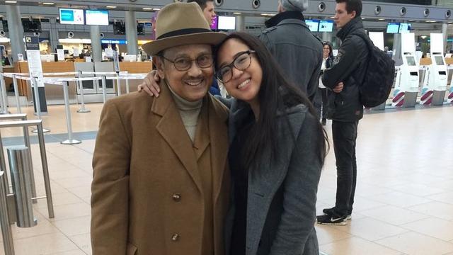 Potret Farrah Azizah Bareng Sang Kakek BJ Habibie (sumber: instagram/@farrahhab)