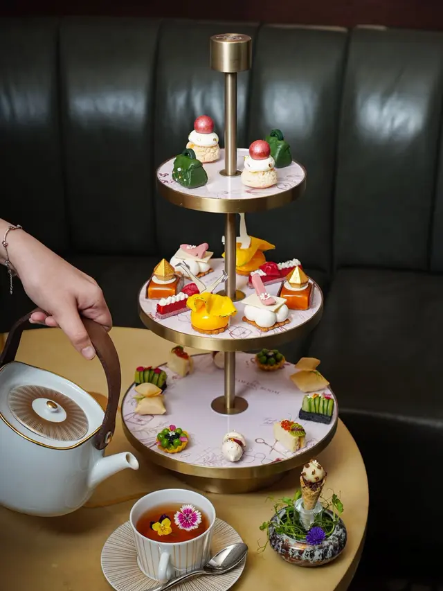 Dari Runway ke Meja Afternoon Tea, The St Regis Jakarta Sajikan Menu Spesial yang Fashionable