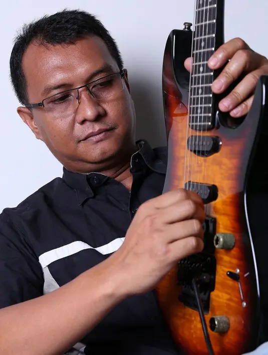 Setelah melalui proses penyidikan pihak kepolisian dan dilanjutkan dengan persidangan, gitaris group band Padi ini diputuskan menjalani rehabilitasi di sebuah panti rehab di Jakarta. (Galih W. Satria/Bintang.com)