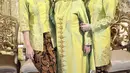 Tampil dengan kebaya sederhana, siluet klasik kutu baru hadirkan gaya yang begitu manis. [Foto: Annisa Yudhoyono]