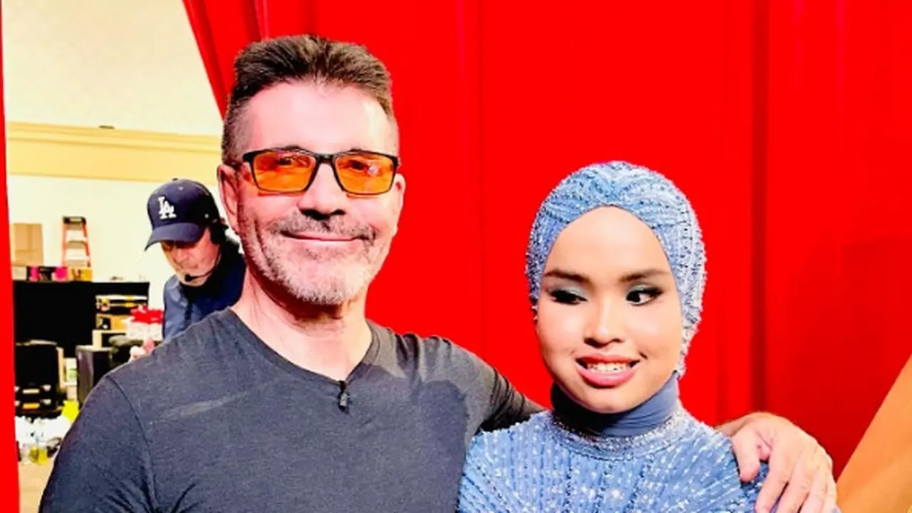 Putri Ariani dan Simon Cowell di America's Got Talent 2023