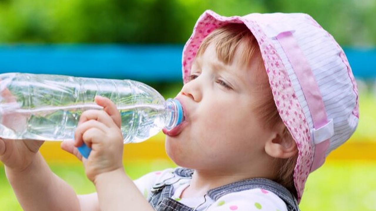 Ilustrasi Anak Minum