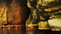 Jogja selain terkenal dengan keraton dan pantainya yang memukau, di Gunung Kidul juga terdapat wisata gua yang siap memacu adrenalin 
