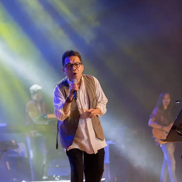 6 Potret Keenan Nasution Pencipta Lagu Nuansa Bening, Tolak Rp50 Juta dari Vidi Aldiano