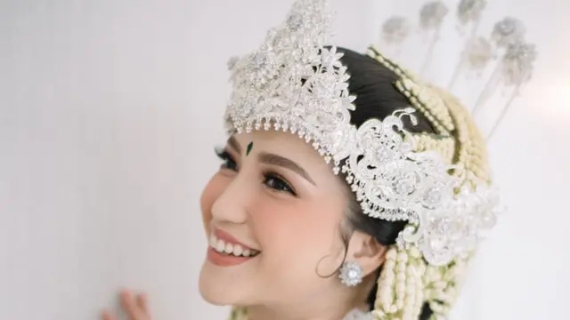 Potret Pernikahan Dewi Paramita 'Mici' dan Donnie (credit: https://www.instagram.com/imagenic/)
