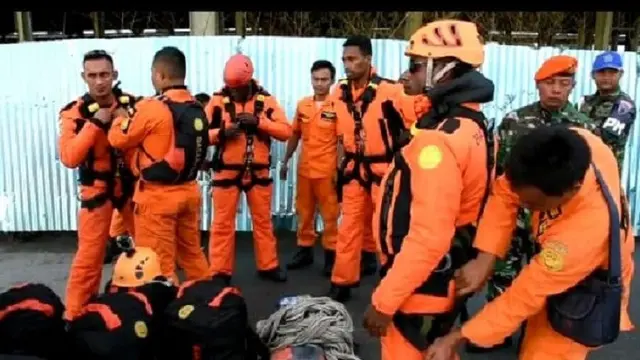 pemberangkatan Tim SAR evakuasi Twin Otter