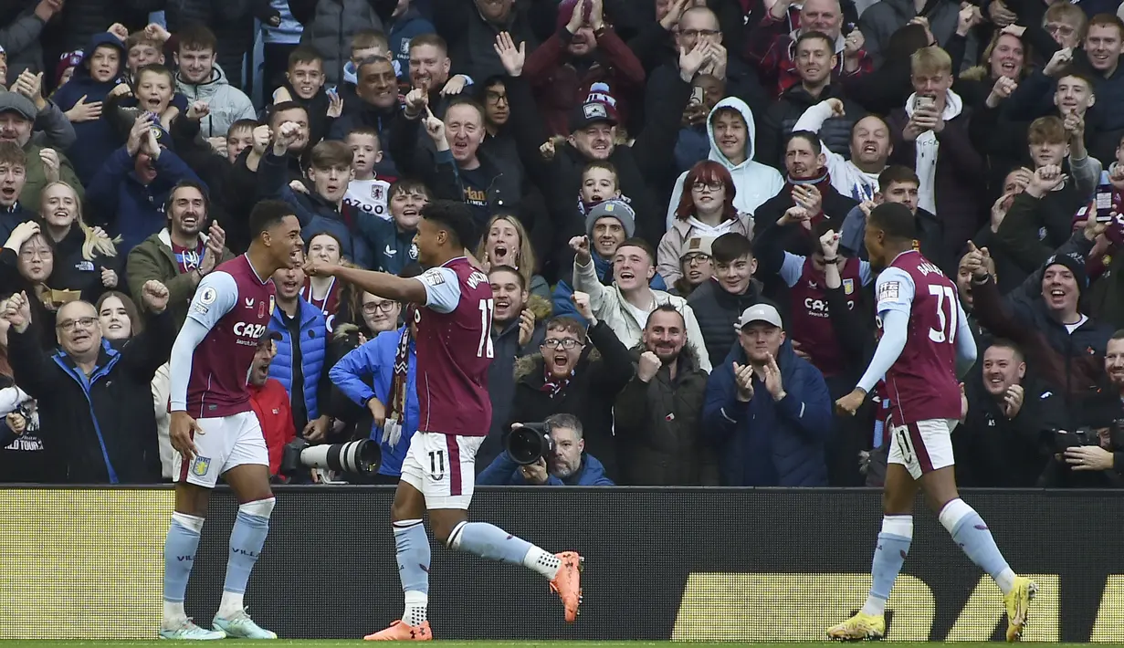 Aston Villa sukses mempermalukan Manchester United dalam duel pekan ke-15 Premier League 2022/2023, Minggu (6/11/2022). Bermain di Villa Park, tuan rumah menghajar Setan Merah dengan skor 3-1. (AP/Rui Vieira)