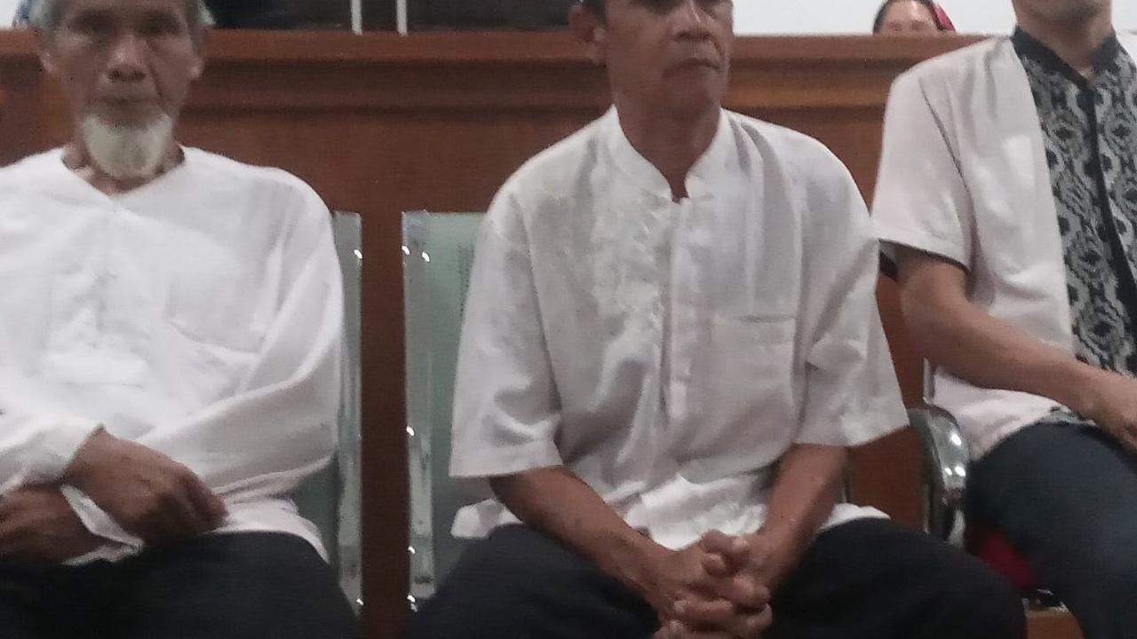 Dukun Aki, Sholihin & Dede, Pembunuh Satu Keluarga di Bekasi Divonis Penjara Seumur Hidup!