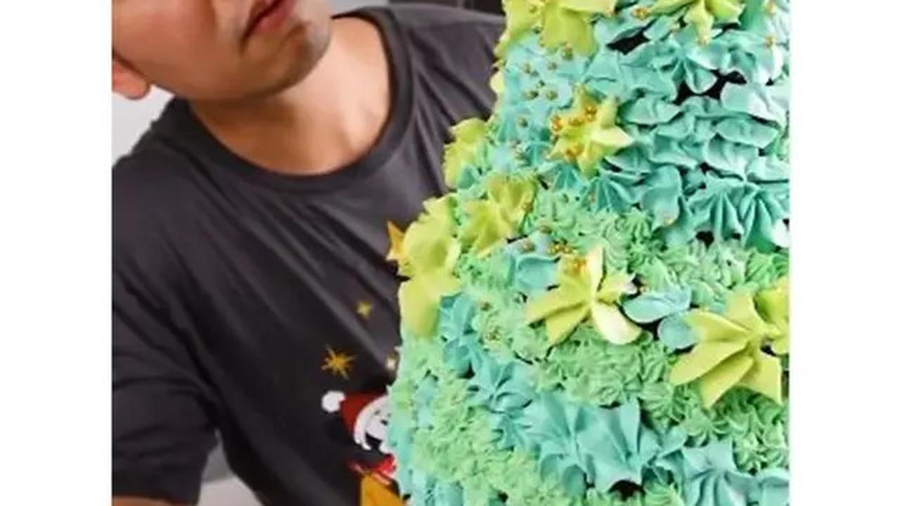 6 Potret Nicky Tirta Bikin Kue Pohon Natal Ukuran Besar, Memukau Sayang Dimakan