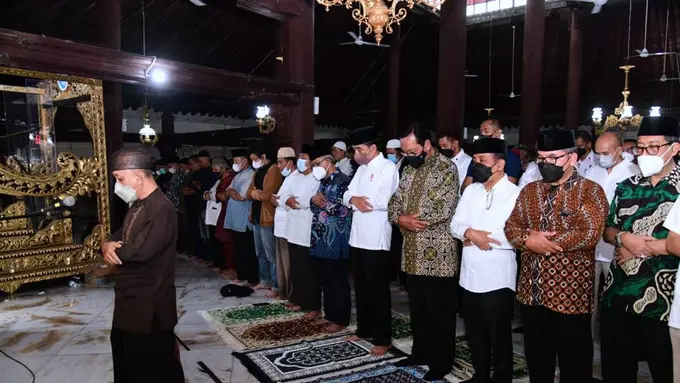 Presiden Jokowi Bertakziah ke Persemayaman Almarhum Buya Syafii Maarif