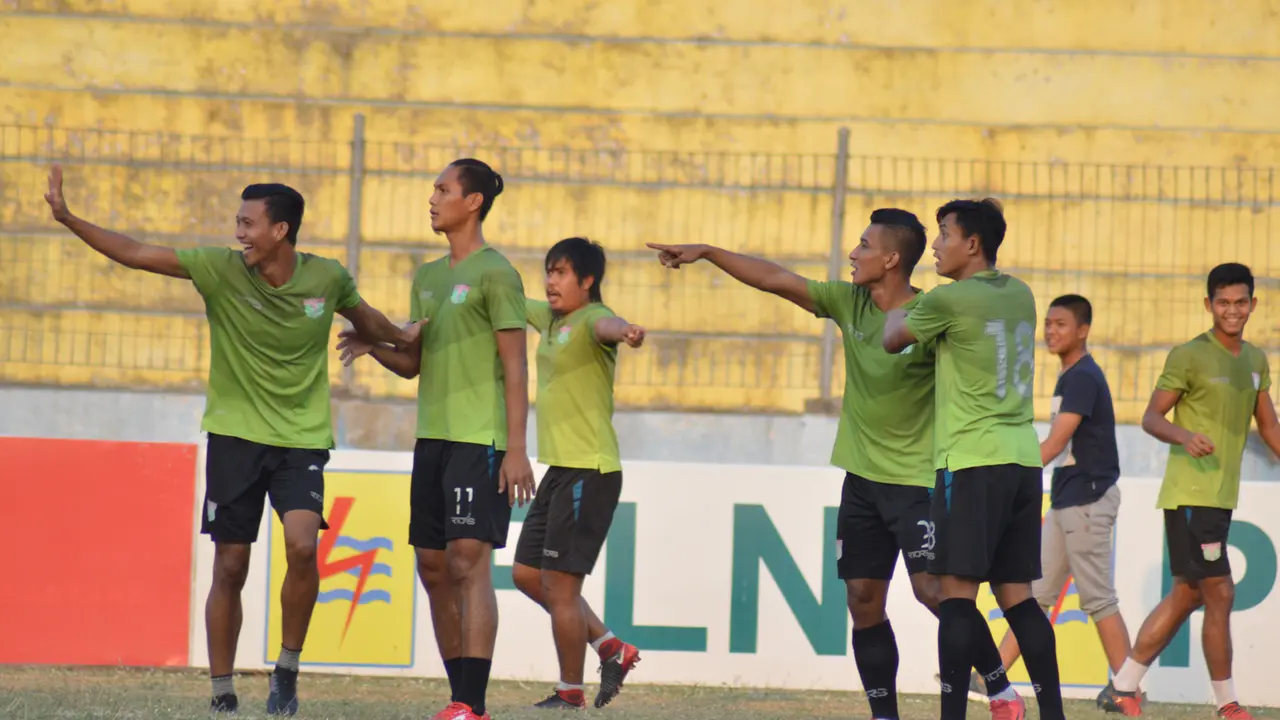 Persis Solo