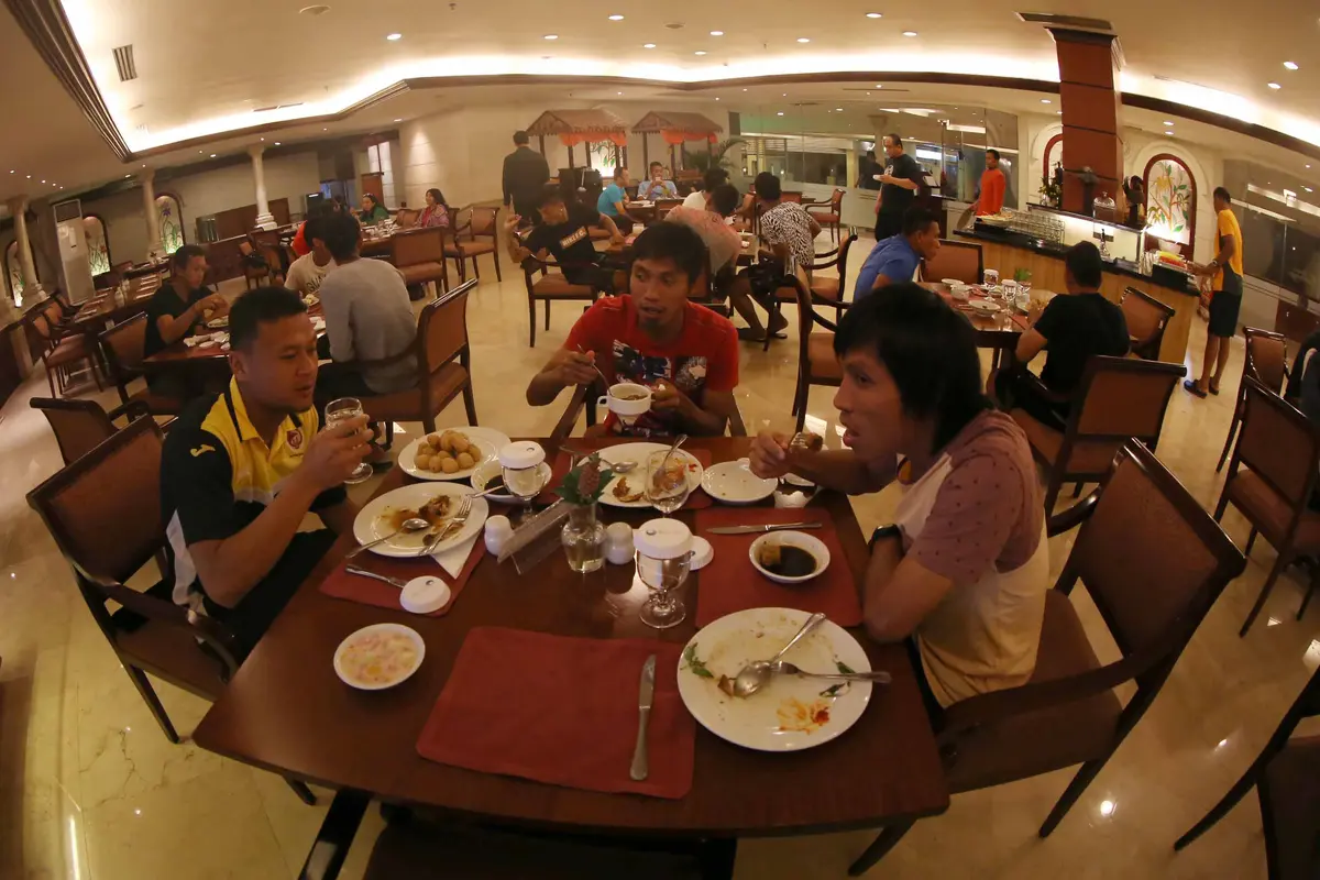 Sholat, Makan, Belanja Cemilan ala pemain Sriwijaya FC