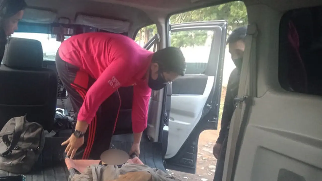 Personel Polsek Tareran bergegas mendatangi TKP, dan korban sudah diangkat oleh saksi ke pinggir jalan raya, kemudian dievakuasi ke Puskesmas Tareran, MInahasa Selatan.