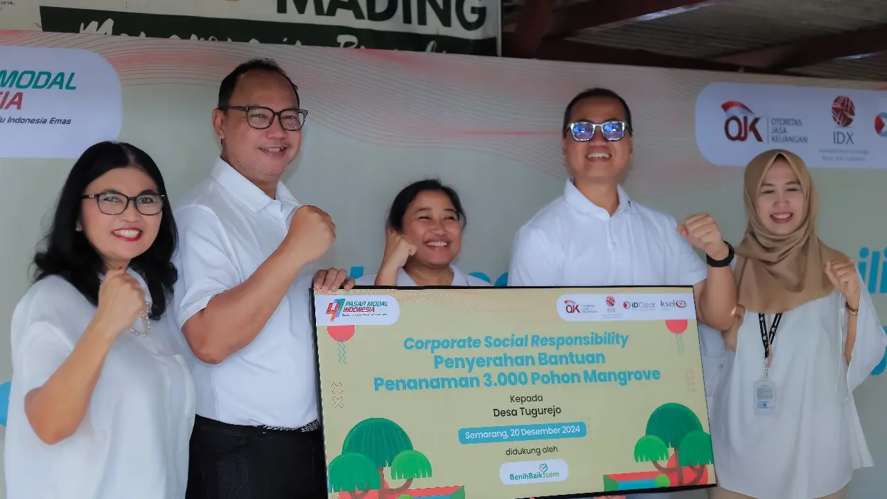 PT Bursa Efek Indonesia (BEI), PT Kliring Penjaminan Efek Indonesia (KPEI), dan PT Kustodian Sentral Efek Indonesia (KSEI),  menyalurkan bantuan penanaman mangrove dan bantuan pendidikan pada Jumat (20/12) diSemarang, Jawa Tengah. (Dok Benihbaik)