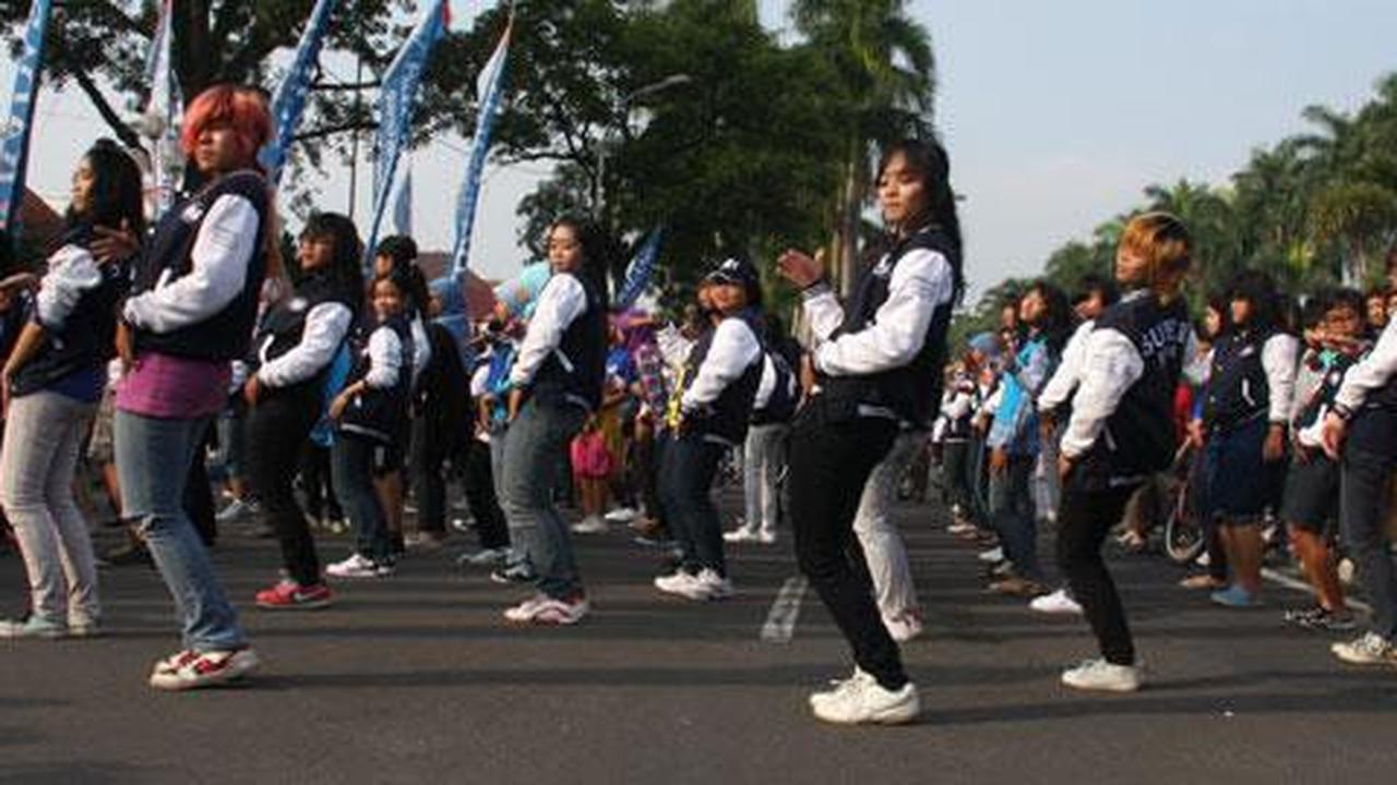 Flashmob, ELF birukan kota Malang